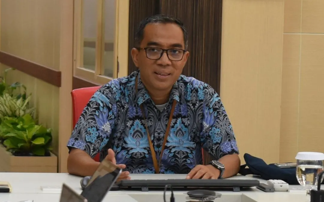 Prof Brian Yuliarto merupakan Guru Besar di ITB yang berasal dari Kelompok Keahlian (KK) Teknologi Nano dan Kuantum.