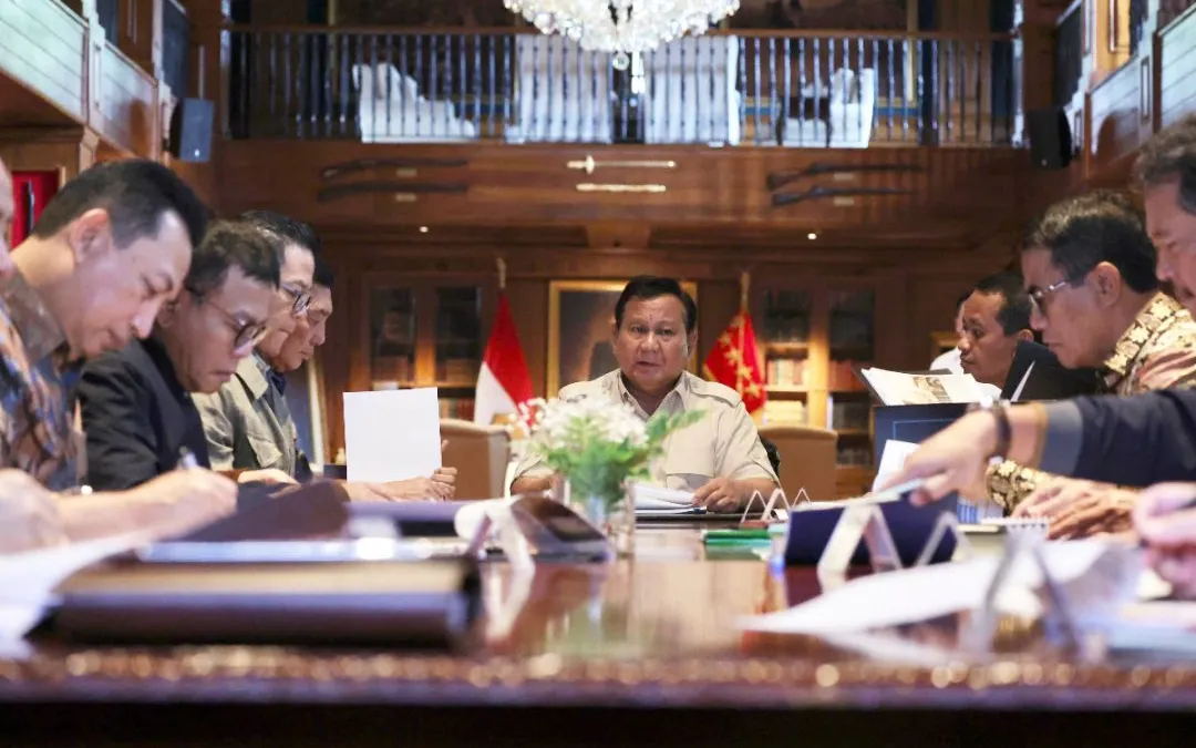Prabowo memanggil sejumlah menteri untuk menghadiri pertemuan di ruang perpustakaan pribadinya guna membahas percepatan hilirisasi nasional.