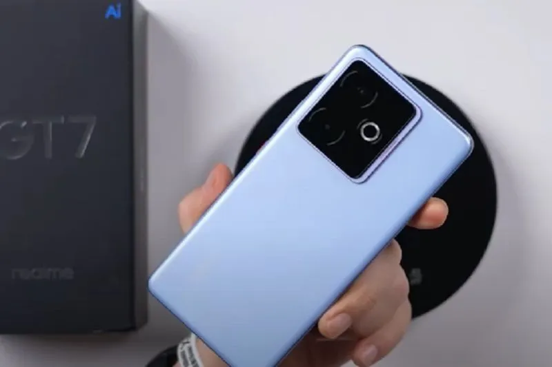 Realme GT7 5G adalah HP flagship killer terbarunya Realme yang dibekali dengan spesifikasi gokil, tetapi harganya masih masuk akal.