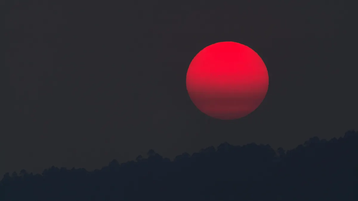 Ilustrasi Strawberry Moon