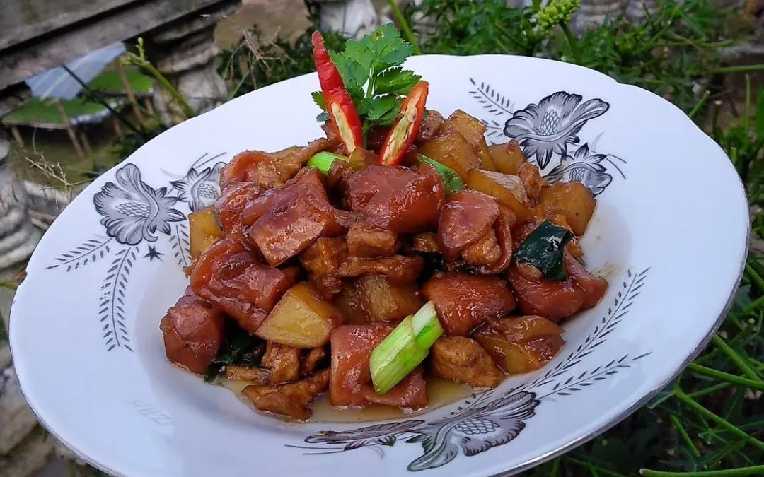 Kentang sosis masak kecap.