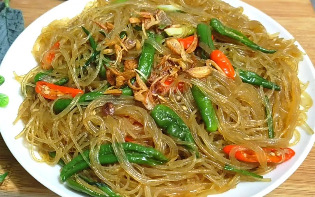 Oseng bihun cabe hijau.