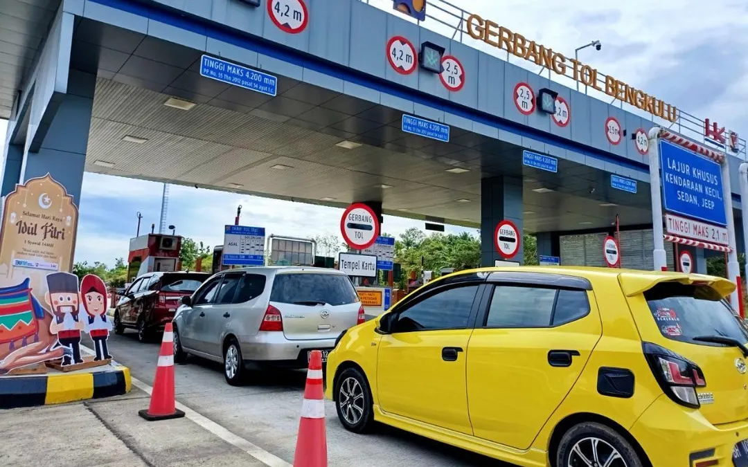 Tercatat ada 5 ruas jalan tol yang digratiskan. Diharapkan kebijakan ini dapat mendukung kelancaran arus balik selama lebaran 2025.