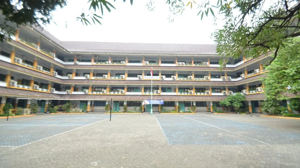 SMA Marsudirini Bekasi.