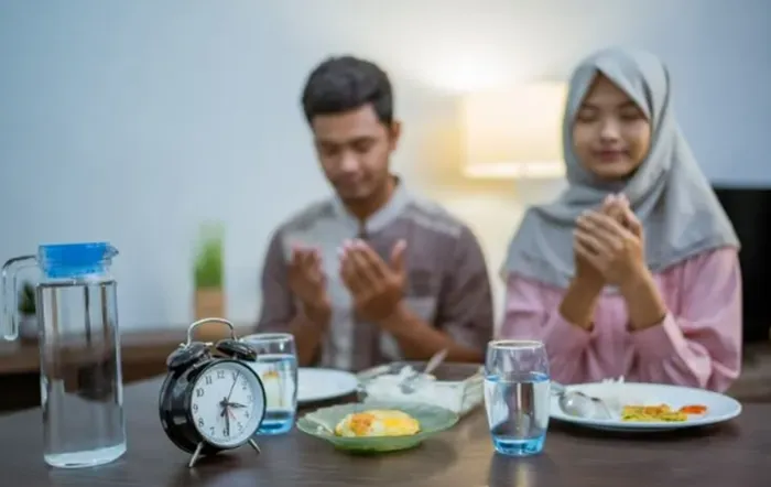 Nah, pertanyaannya: Apakah sahur dalam kondisi junub diperbolehkan? Dan apakah hal ini mempengaruhi keabsahan puasa mereka?