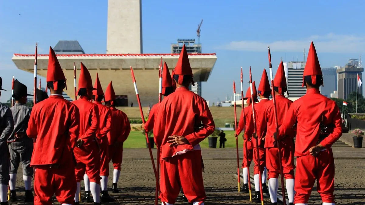 Salah satu tempat kunjungan wisata yang selalu ramai setiap menyambut musim libur Natal dan Tahun baru atau Nataru adalah Monumen Nasional.