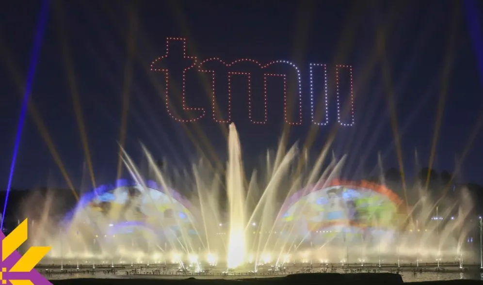 Liburan Nataru, TMII menawarkan atraksi Air Mancur Menari dan drone show gratis.