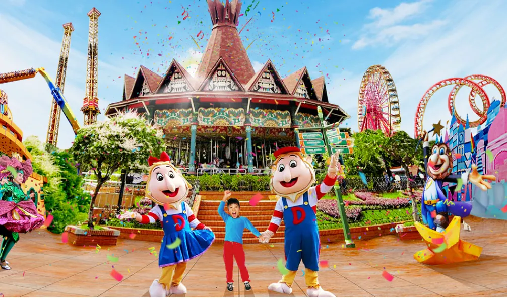 Biasanya para orang tua akan memanfaatkan sisa liburan sekolah anak untuk mengunjungi destinasi wisata.
