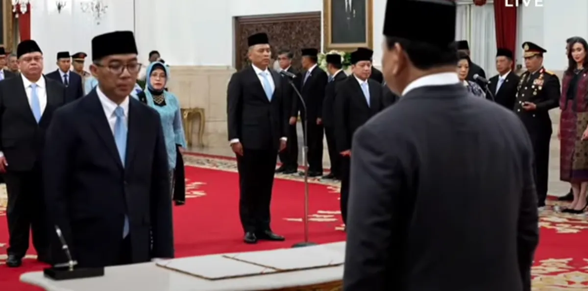 Presiden Prabowo Subianto resmi melantik Brian Yuliarto, seorang Guru Besar ITB, sebagai Mendiktisaintek baru mengganti Satryo Soemantri