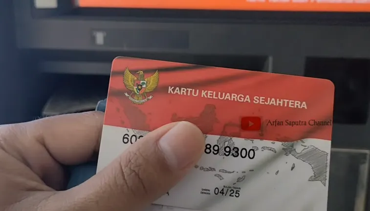 Ilustrasi. Paket Bansos Hadiah Tahun Baru 2025