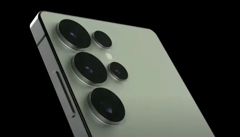Peluncuran ini terjadi di tengah ketidakpastian perilisan iPhone 16, yang membuat Samsung Galaxy S25 Ultra berpotensi merebut perhatian.