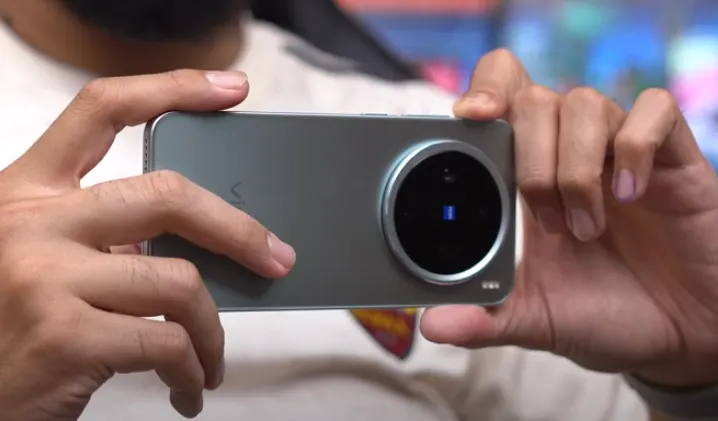 Hasil foto dan video yang dihasilkan Vivo X200 Pro Mini juga sangat baik, terutama dalam kondisi low-light.