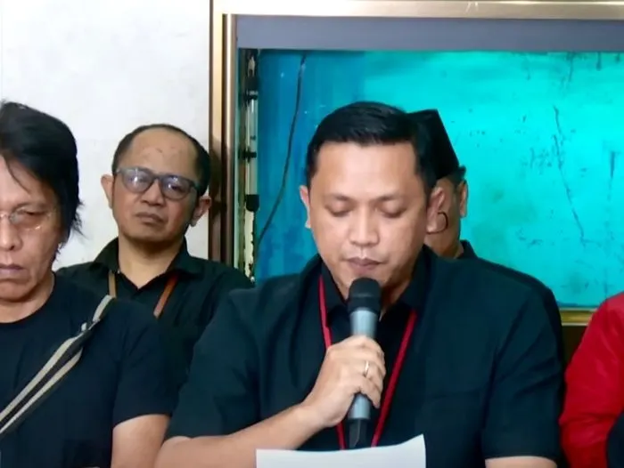 PDIP memberikan tanggapan tegas terkait penetapan Sekretaris Jenderal Hasto Kristiyanto sebagai tersangka dalam kasus suap.