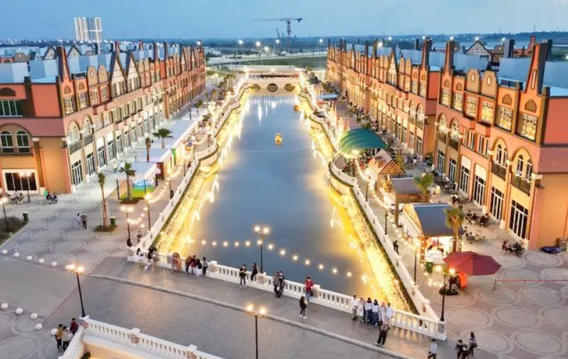 Di La Riviera PIK 2, kawasan yang diusung dengan tema Eropa atau AmsterdamDi La Riviera PIK 2, kawasan yang diusung dengan tema Eropa atau Amsterdam