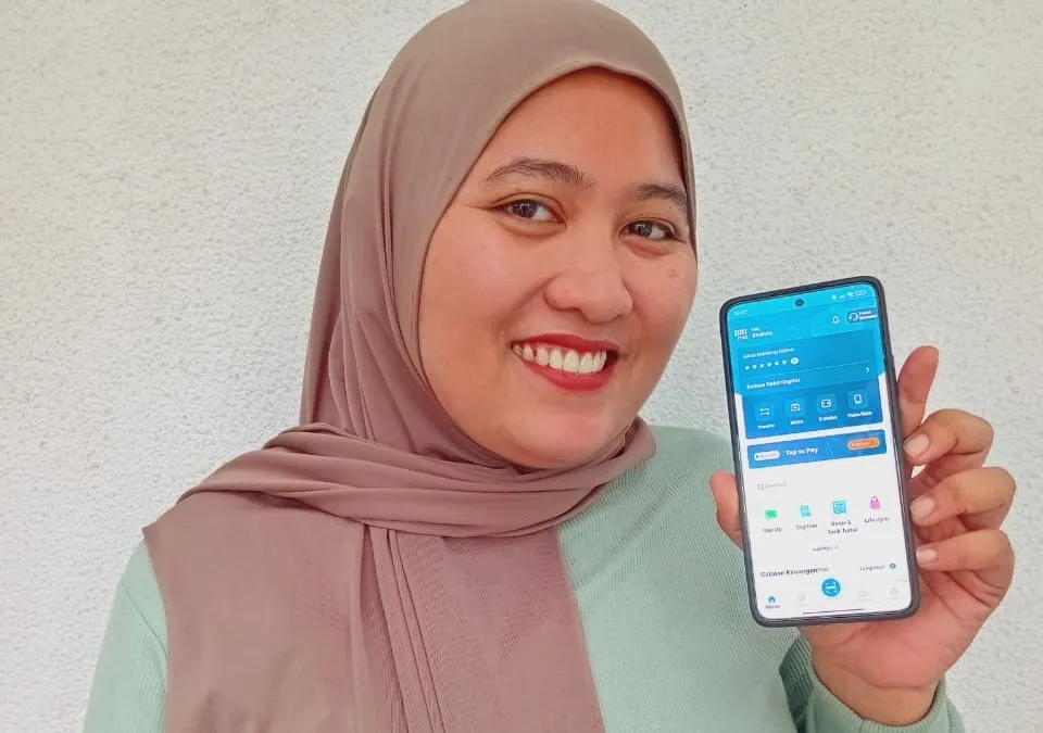 Shelvia Amel Aulia, ibu muda pegiat UMKM kuliner asal Kabupaten Bandung, senang aktivitasnya lebih mudah dibereskan berkat aplikasi BRImo.