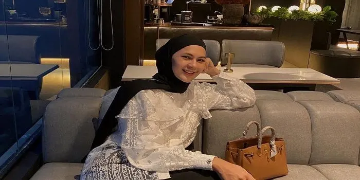 Dalam sidang perceraian dengan Baim Wong, Paula disebut sebagai &quot;istri durhaka&quot; oleh putusan pengadilan yang berdampak pada nama baiknya. 