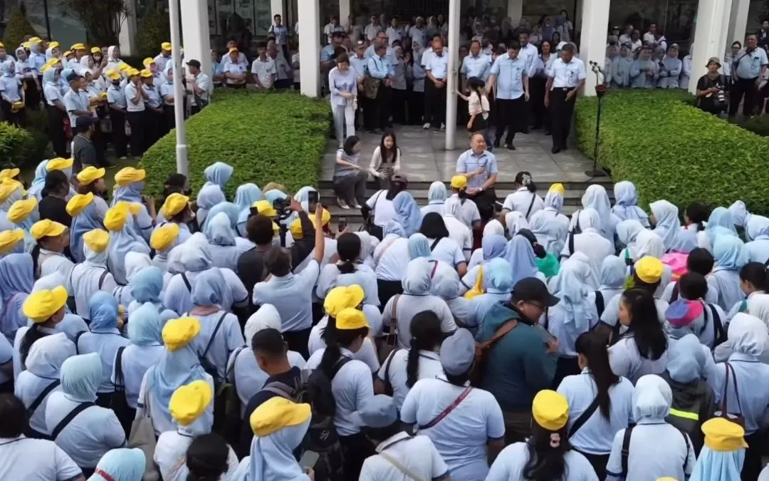 Kebangkrutan Sritex mengguncang dunia industri dan menimbulkan pertanyaan besar mengenai nasib aset dan hak-hak karyawan.