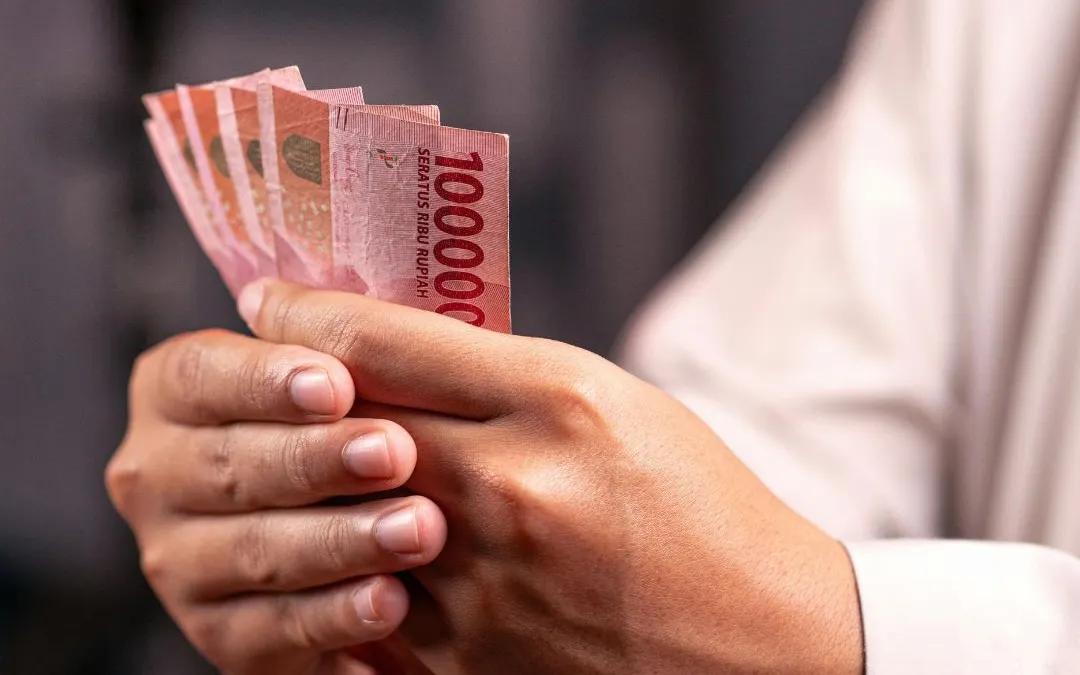 Ilustrasi. PT TASPEN (Persero) mengonfirmasi bahwa pencairan gaji ke-13 untuk pensiunan PNS tahun 2025 akan dimulai pada 2 Juni 2025.