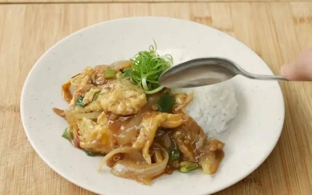 Telur Saus Tiram cocok untuk sahur kilat atau bekal anak sekolah setelah Lebaran nanti.