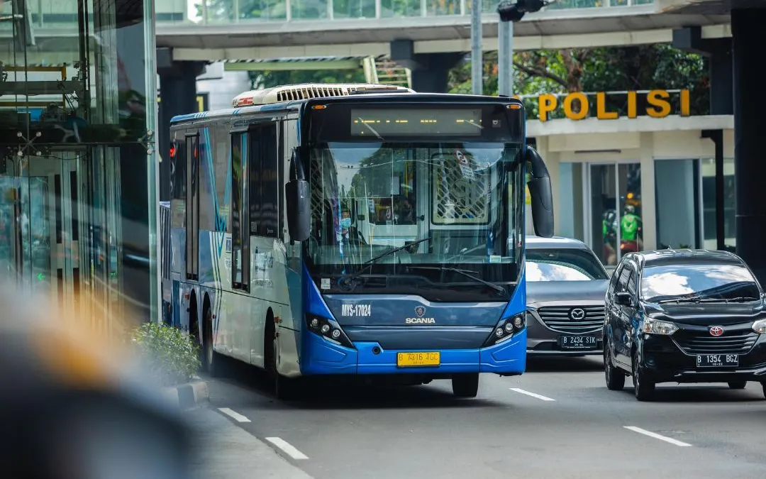 Hari Kartini, seluruh layanan transportasi umum seperti TransJakarta, MRT Jakarta, dan LRT Jakarta digratiskan khusus untuk perempuan