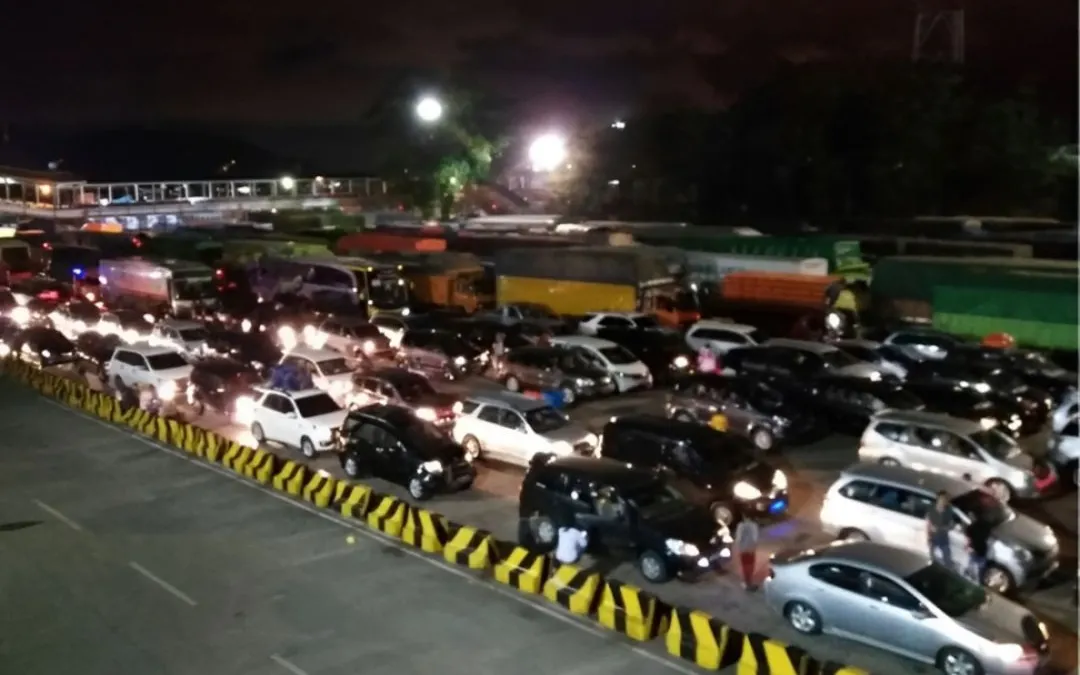PT ASDP Ferry Indonesia telah mengungkapkan antrean pemudik mencapai siaga kuning.