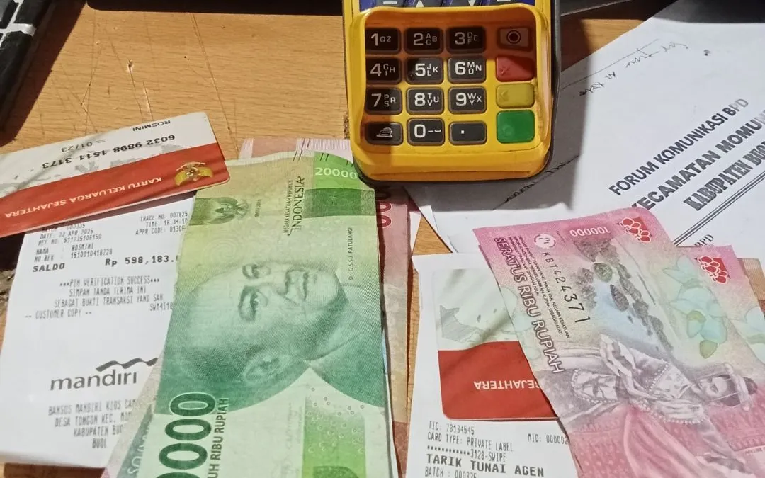 Illustrasi. Update Bansos PKH dan BPNT April 2025: Saldo Rp600 Ribu Mulai Masuk ke Kartu KKS Mandiri dan BSI
