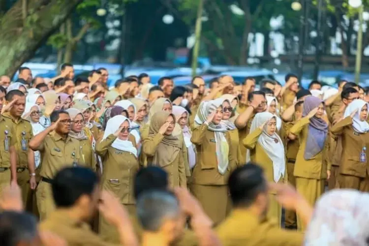 Viral di media sosial, seorang pelamar curhat rela resign dan membayar penalti sebesar Rp 75 juta demi menjadi Pegawai Negeri Sipil (PNS).