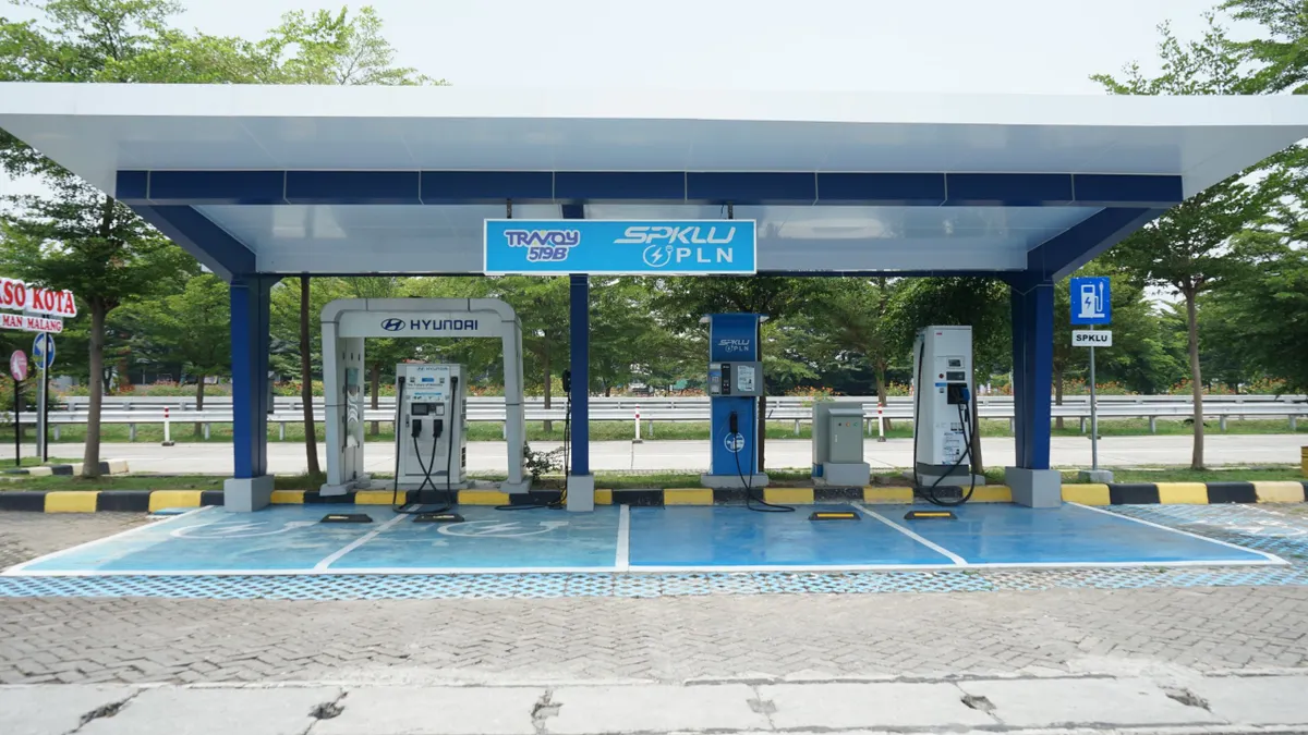 Jasa Marga Percepat Transisi Energi dengan Pemasangan SPKLU dan Panel Surya di Rest Area