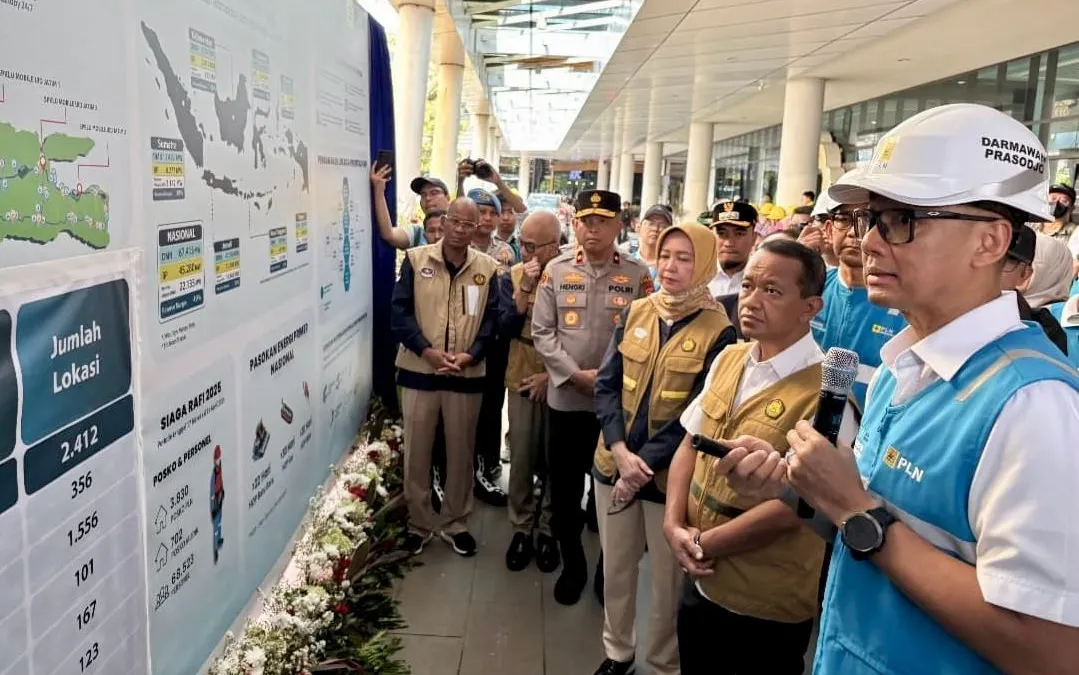 Menteri Energi dan Sumber Daya Mineral (ESDM) Bahlil Lahadalia melakukan inspeksi ke Stasiun Pengisian kendaraan listrik umum (SPKLU) yang ada di Pelabuhan Merak