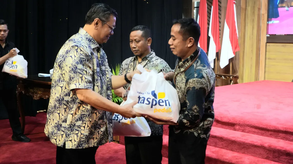 TASPEN (Persero) menyalurkan 7.300 paket sembako gratis di lingkungan kementerian/lembaga dan kantor cabang TASPEN di seluruh Indonesia.