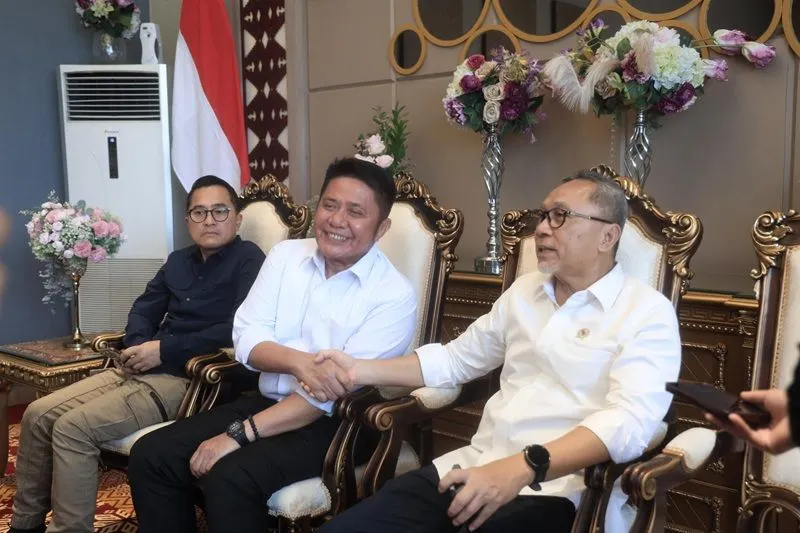 Zulkifli Hasan mengapresiasi kinerja Gubernur Sumsel Herman Deru lantaran berhasil menyulap rawa buaya menjadi lahan sawah produktif.