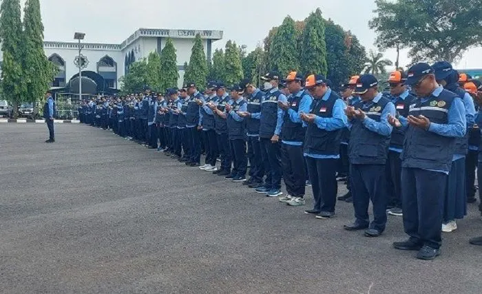 Kementerian Agama (Kemenag) berangkatkan 323 petugas haji untuk daerah kerja (Daker) Madinah dan Bandara serta 66 tenaga kesehatan.