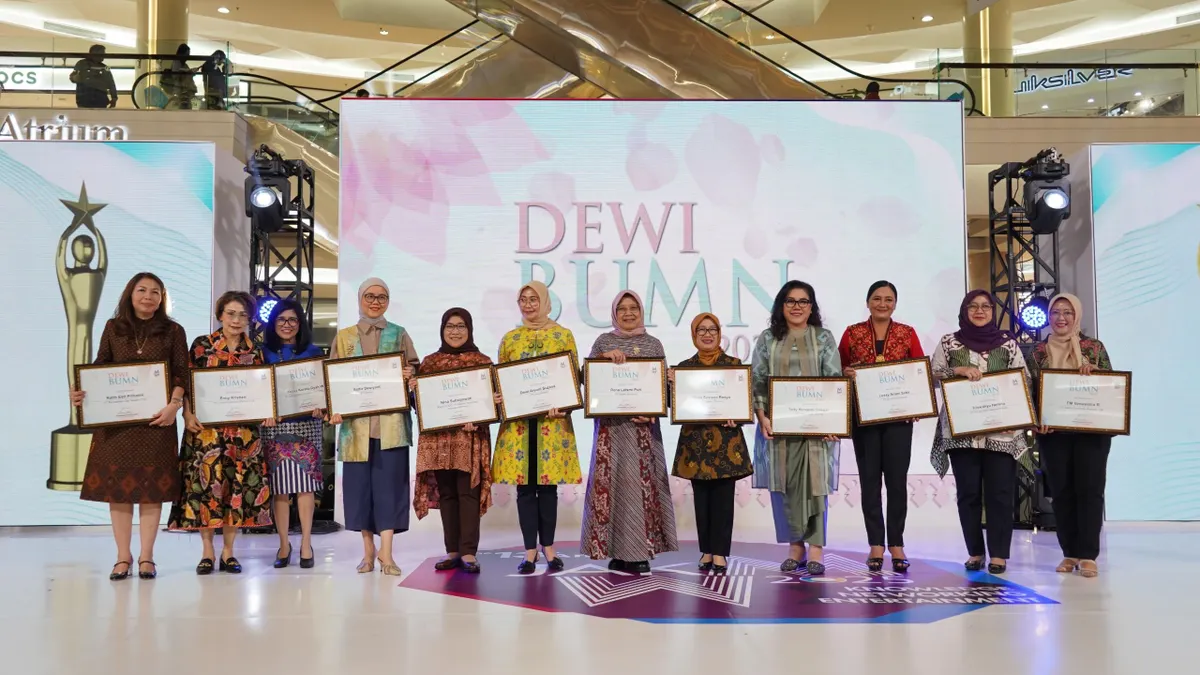 Tiga direksi wanita PT Taspen meraih penghargaan Direksi Eksekutif Wanita Indonesia BUMN (DEWI BUMN) 2025 yang digelar oleh MarkPlus Inc.