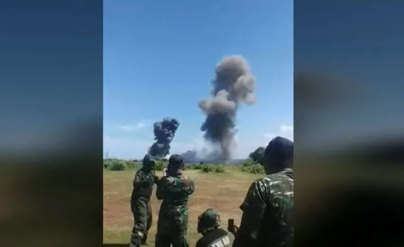 Ledakan saat pemusnahan amunisi kadaluarsa yang dilakukan di Garut pada Senin 12 Mei 2025 berujung duka.