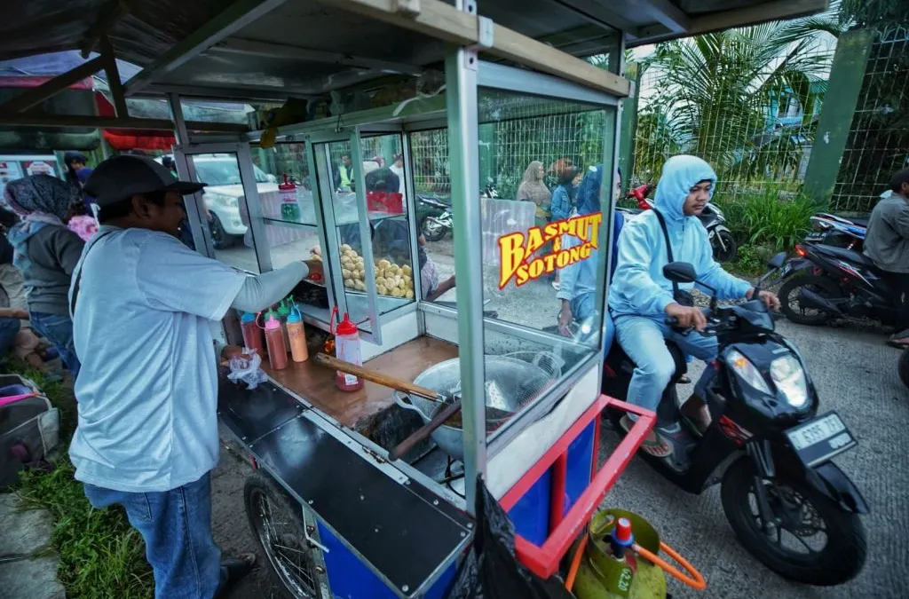 Waktu imsak menandakan waktu di mana umat Islam harus berhenti melakukan aktivitas tersebut sebelum terbit fajar, yang menjadi awal puasa.
