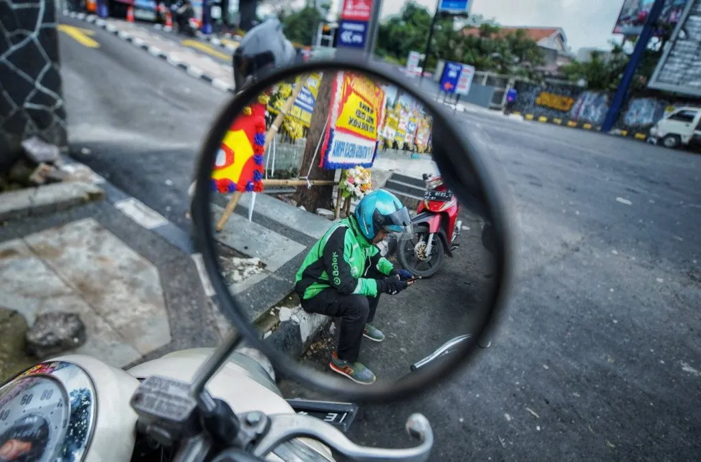 Para pengemudi ojol dan taksol kini tak lagi diam. Mereka menuntut transparansi penuh dalam skema pemberian BHR.