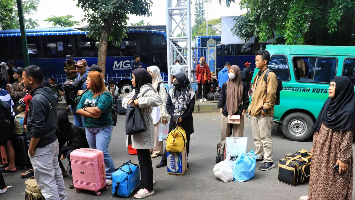 Dedi Mulyadi menyatakan tidak melarang warga dari luar daerah yang ingin merantau ke tanah Pasundan untuk mencari penghidupan lebih baik.