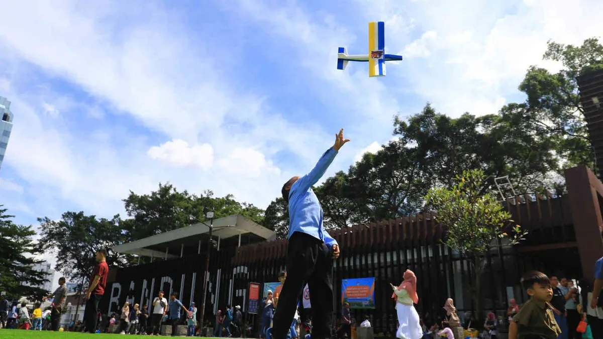 Setelah menikmati momen kebersamaan saat Lebaran, kapan sih harus kembali ke rutinitas kerja atau masuk sekolah?