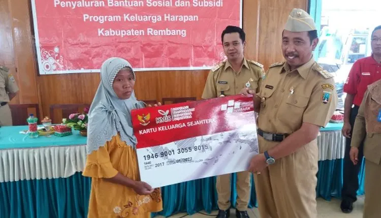 Kartu Keluarga Sejahtera (KKS) merupakan salah satu media pencairan bansos yang digunakan untuk menerima bantuan tunai maupun non-tunai.