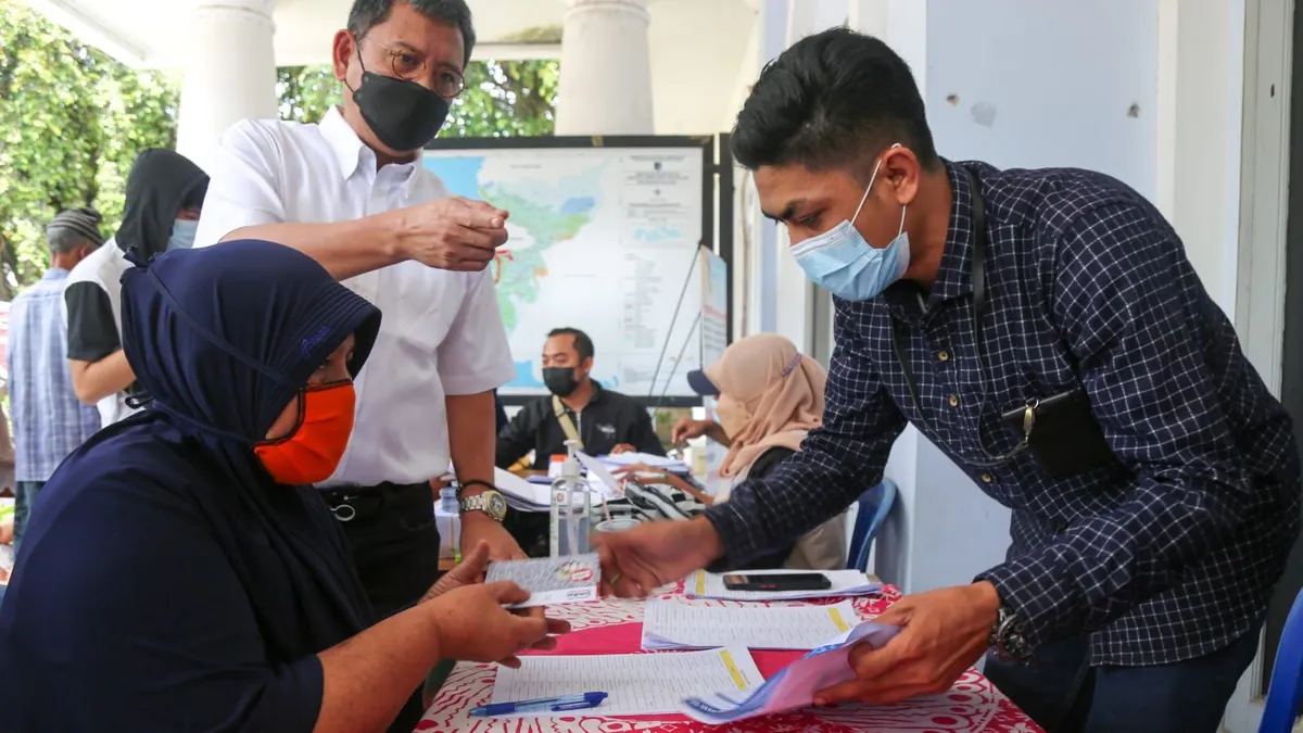 Pemerintah sedang mempersiapkan peralihan subsidi BBM dan LPG 3 kilogram menjadi BLT untuk meningkatkan ketepatan sasaran.