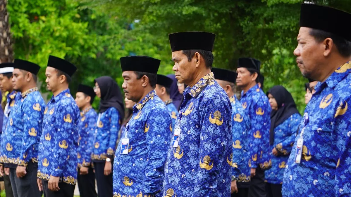 Gaji ke-13 ini akan diberikan kepada aparatur negara, termasuk ASN, PPPK, hakim, prajurit TNI-Polri, dan para pensiunan.