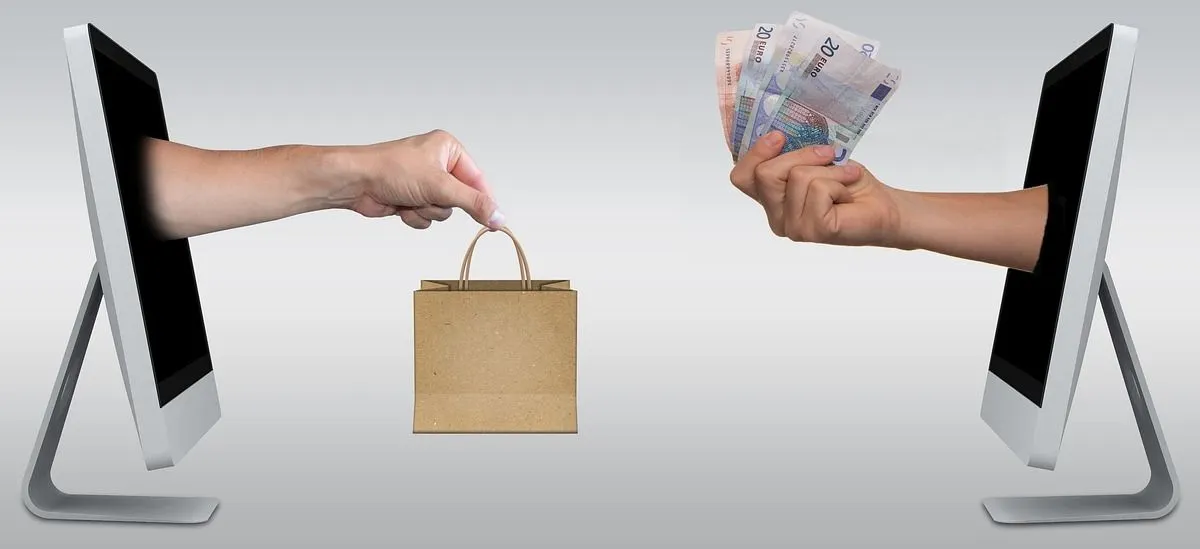 Pemerintah Indonesia akan menerapkan kebijakan pemungutan pajak penghasilan (PPh) sebesar 0,5% bagi pedagang online.