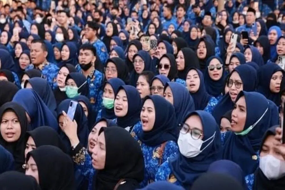 Mulai tahun 2025, Kementerian Pendayagunaan Aparatur Negara dan Reformasi Birokrasi (MenPAN RB) akan menghapus status pegawai non-ASN.