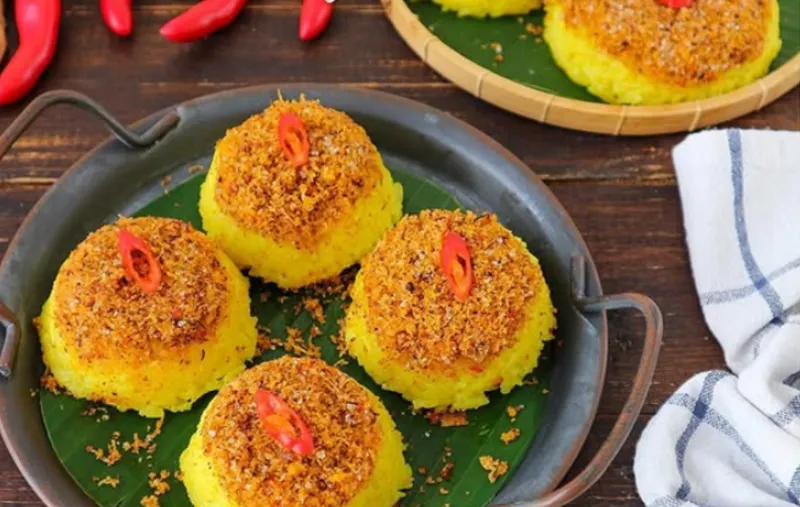 Bukan saja terlihat saat Ramadhan, menu Ketan sering terlihat dalam perayaan bahkan selamatan.