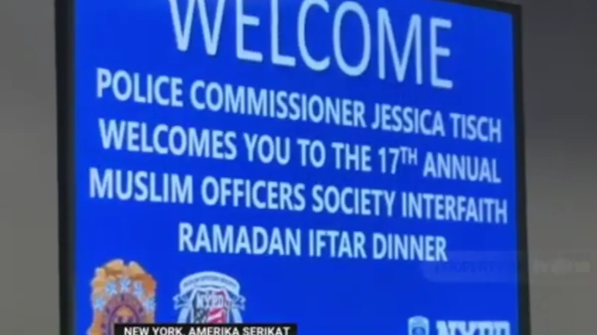 Dihadiri oleh berbagai perwakilan tokoh agama yang berasal dari kota New York, acara buka puasa di kantor NYPD setiap tahun rutin dilakukan.
