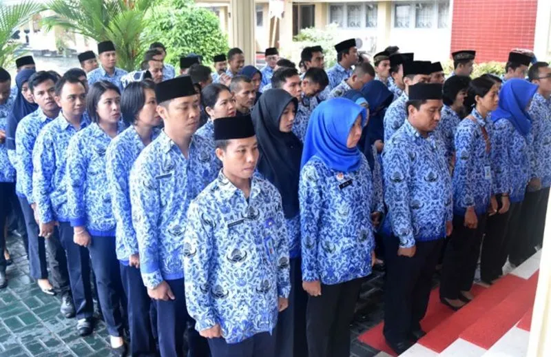 Pemerintah Indonesia tengah merencanakan sentralisasi tata kelola guru Aparatur Sipil Negara (ASN) dari pemerintah daerah ke pusat.