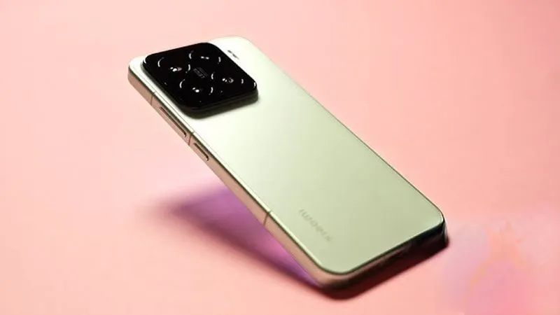 Punya Banyak Keunggulan, Iklan Bawaan di Xiaomi 15 Bikin Dilema
