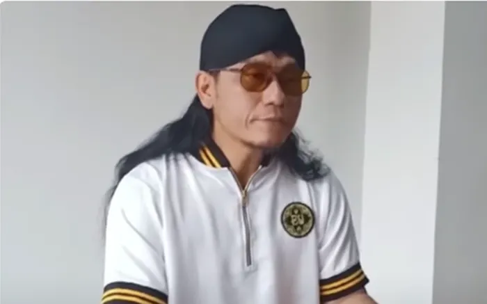 Teka-teki garis keturunan Gus Miftah menjadi pembahasan ramai saat ini seiring dengan kontroversi sang pendakwah.