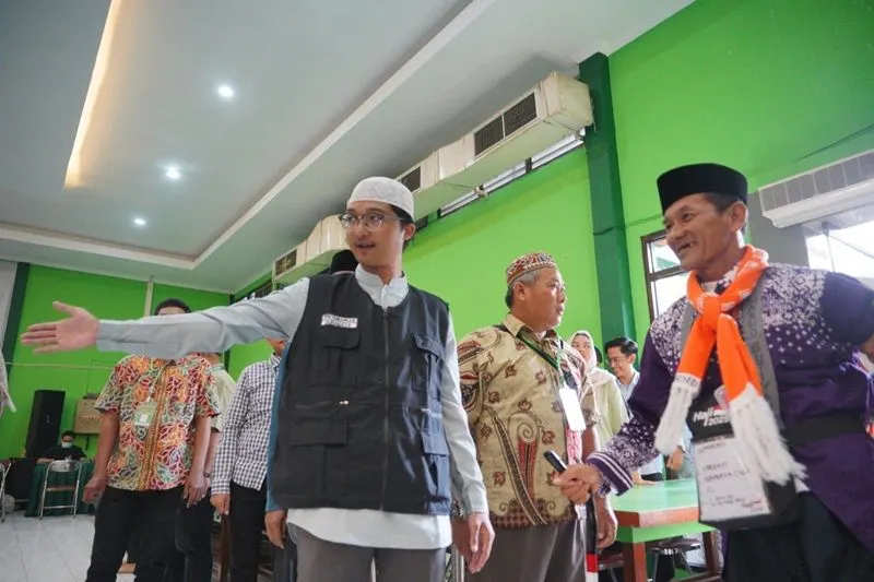 Sesuai Rencana Perjalanan Haji (RPH) Kementerian Agama, jemaah haji Indonesia secara bertahap mulai memasuki Asrama Haji hari ini.