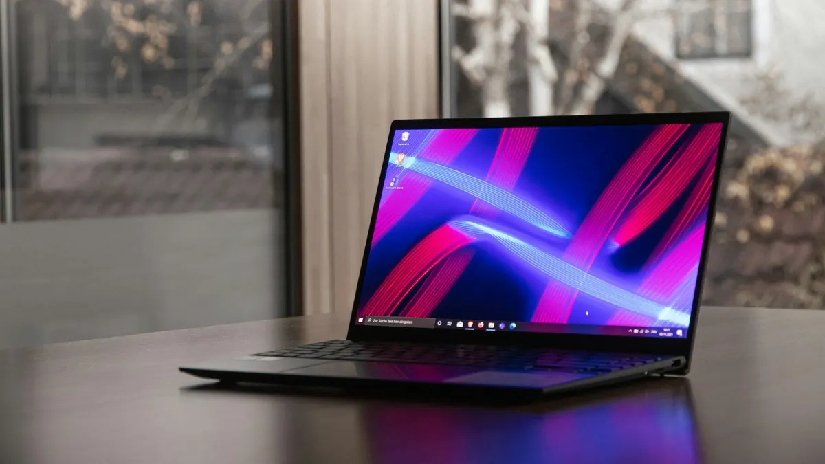 Illustrasi. Di awal tahun 2025, HP (Hewlett-Packard) kembali mengeluarkan berbagai varian laptop dengan spesifikasi dan harga yang beragam untuk memenuhi kebutuhan pasar.